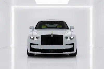 Dubai'de Mansory Gri Rolls-Royce Ghost kiralayın