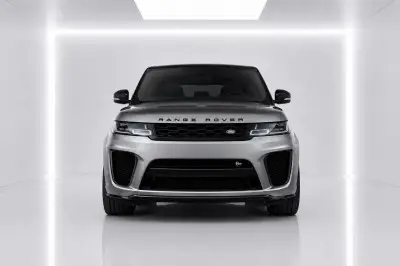 Dubai'de Gri Range Rover SVR kiralayın
