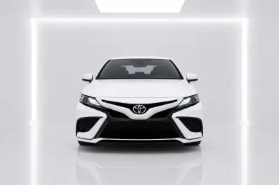 Dubai'de Beyaz Toyota Camry kiralık