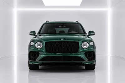 Dubai'de Yeşil Bentley Bentayga kiralık