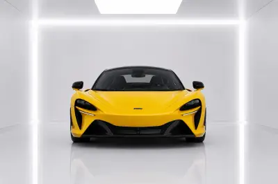 Dubai'de Sarı McLaren Artura Kirala