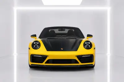 Dubai'de Kiralık Porsche 911 Targa 4 Sarı