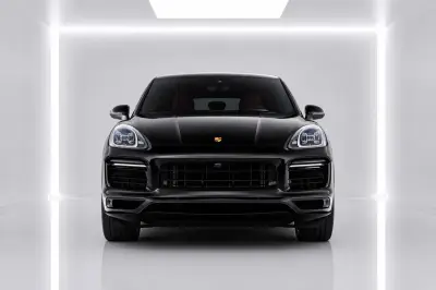 Dubai'de Siyah Porsche Cayenne S Kirala