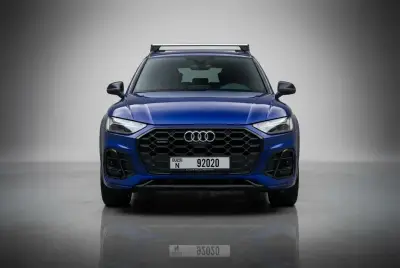 Dubai'de 2021 Model Mavi Audi Q5 Kiralık