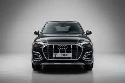 Dubai'de 2022 model Siyah Audi Q5 kiralık