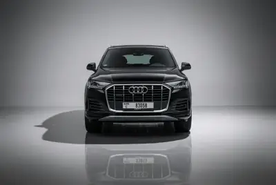 Dubai'de 2022 Model Siyah Audi Q7 Kiralık