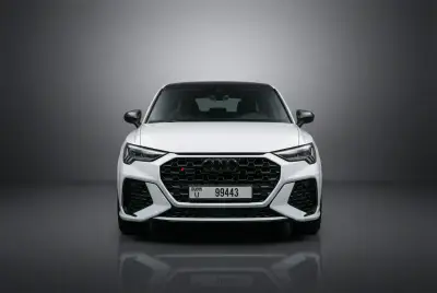 Dubai'de 2021 model Beyaz Audi RSQ3 kiralayın