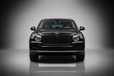 Dubai'de Siyah Bentley Bentayga 2024 Kirala