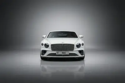 Dubai'da 2022 model Beyaz Bentley Continental GT kiralayın