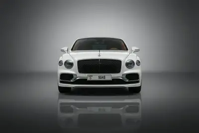 Dubai'de 2024 model Beyaz Bentley Flying Spur kiralık