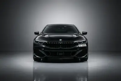 Dubai'de 2022 Siyah BMW 850i Kirala