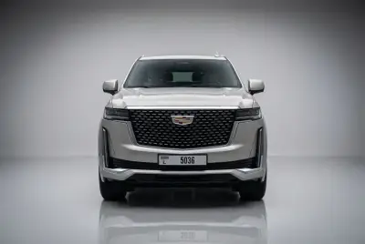 Dubai'de 2021 model Gümüş Cadillac Escalade kiralayın