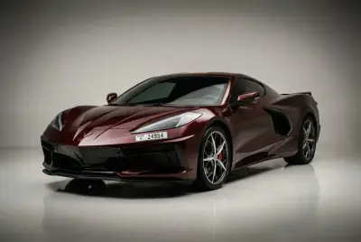 Dubai'de 2022 model kahverengi Chevrolet Corvette kiralayın