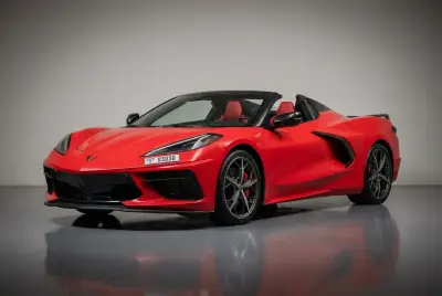 Dubai'da 2023 model Kırmızı Chevrolet Corvette kiralık