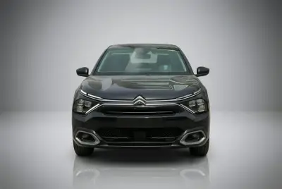 Dubai'da 2025 model Siyah Citroen C4 X kiralayın