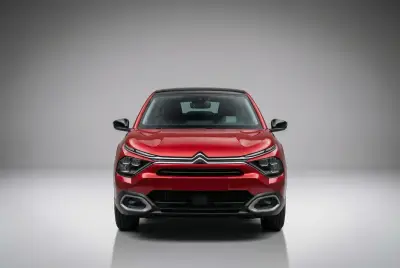 Dubai'da 2025 model Kırmızı Citroen C4 X kiralık