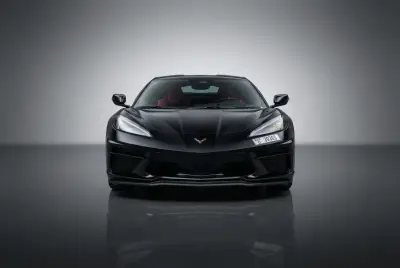 Dubai'de 2026 Model Siyah Chevrolet Corvette Kirala