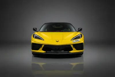 Dubai'de Kiralık Chevrolet Corvette Sarı 2026