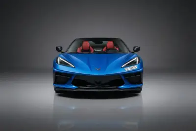 Dubai'da 2026 model Mavi Chevrolet Corvette kiralayın