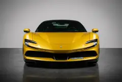 تأجير فيراري SF90 سترادالي الأصفر 2021 في دبي