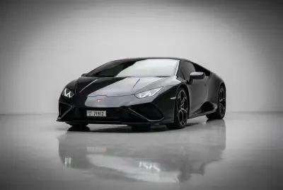 2021 model Lamborghini Huracan EVO Coupe Siyah'ı Dubai'de kiralayın