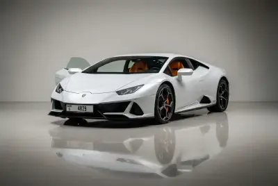 Dubai'de Beyaz Lamborghini Huracan EVO Coupe 2021 Kirala