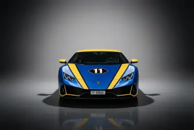 2022 model Lamborghini Huracan EVO Coupe Mavi'yi Dubai'de kiralayın