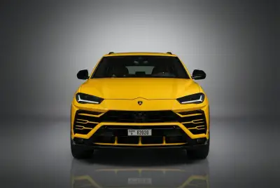 Dubai'de 2021 Model Sarı Lamborghini Urus Kiralayın