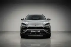 Alquile un Lamborghini Urus Gris 2020 en Dubái