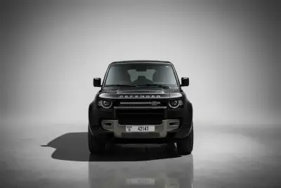 2025 Model Land Rover Defender Siyah Kiralayın Dubai'de