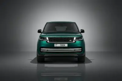 Dubai'de 2023 model Yeşil Range Rover Autobiography kiralık