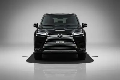 Dubai'de 2022 model Lexus LX 600 Siyah kiralık