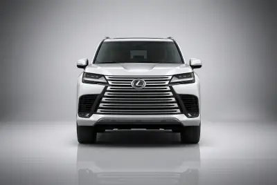 Dubai'de 2023 model Lexus LX 600 Beyaz kiralık