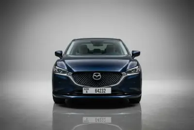 Dubai'de 2022 Model Mavi Mazda 6 Kiralık