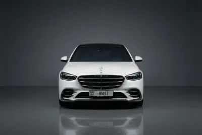 Dubai'da 2022 model Beyaz Mercedes-Benz S580 kiralık