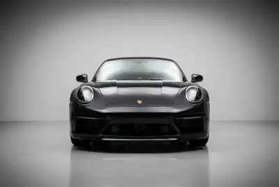 Dubai'da 2022 model siyah Porsche 911 GTS kiralayın