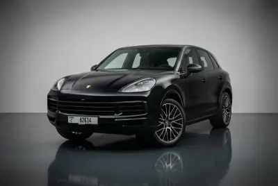 Dubai'da 2022 model Siyah Porsche Cayenne kiralayın