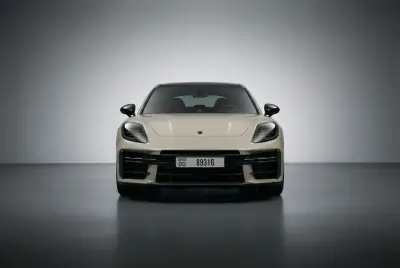 Dubai'de 2025 model Gri Porsche Panamera Turbo S E-Hybrid kiralayın