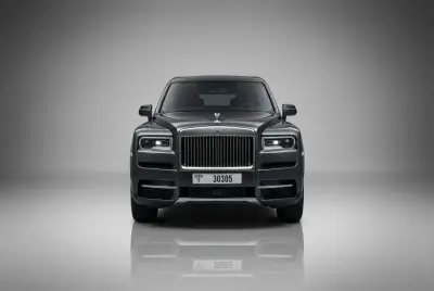 Dubai'de 2019 model Gri Rolls-Royce Cullinan kiralık