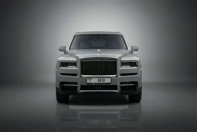 Dubai'de Kiralık Rolls-Royce Cullinan Black Badge Gri 2024