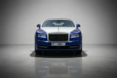 Dubai'de 2016 model Mavi Rolls-Royce Dawn kiralık