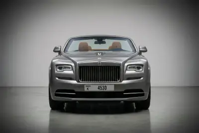 Dubai'da 2016 model Rolls-Royce Dawn Gümüş kiralık