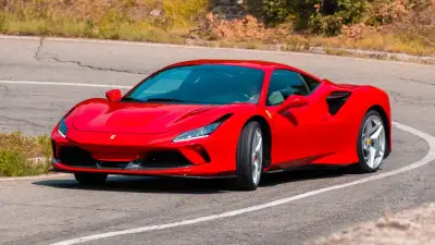 Dubai'de Ferrari F8 Tributo Kiralayın