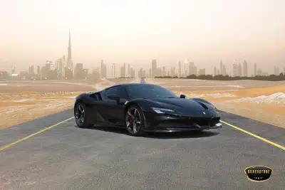 Dubai'de Ferrari SF90 Stradale Kiralayın