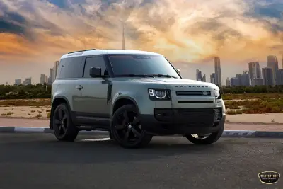 Dubai'de Land Rover Defender kiralayın