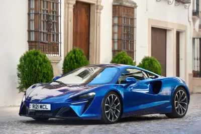 Dubai'de Mclaren Artura Kiralayın
