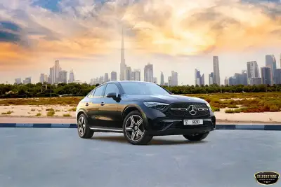 Dubai'de Siyah Mercedes GLC 200 Kiralayın
