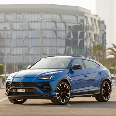 Dubai'de Kiralık Lamborghini Urus Mavi