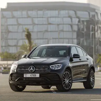 Dubai'de Siyah Mercedes GLC200 kiralayın